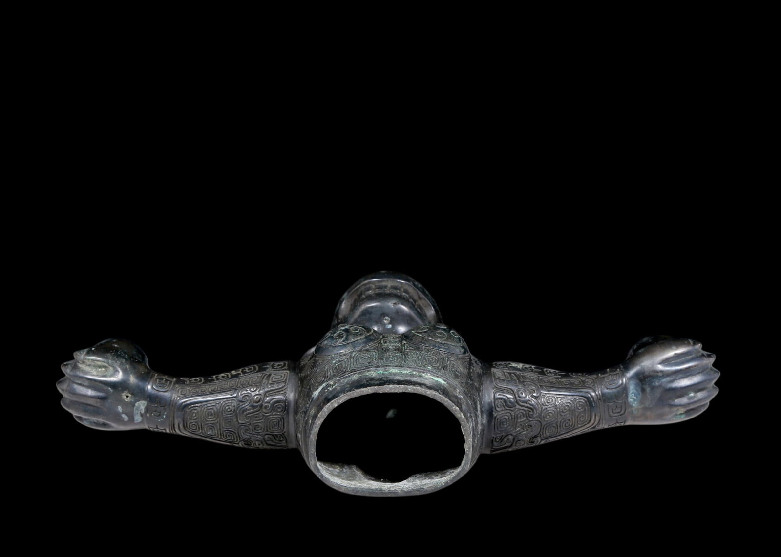 A precious bronze figure candlestick - 15
