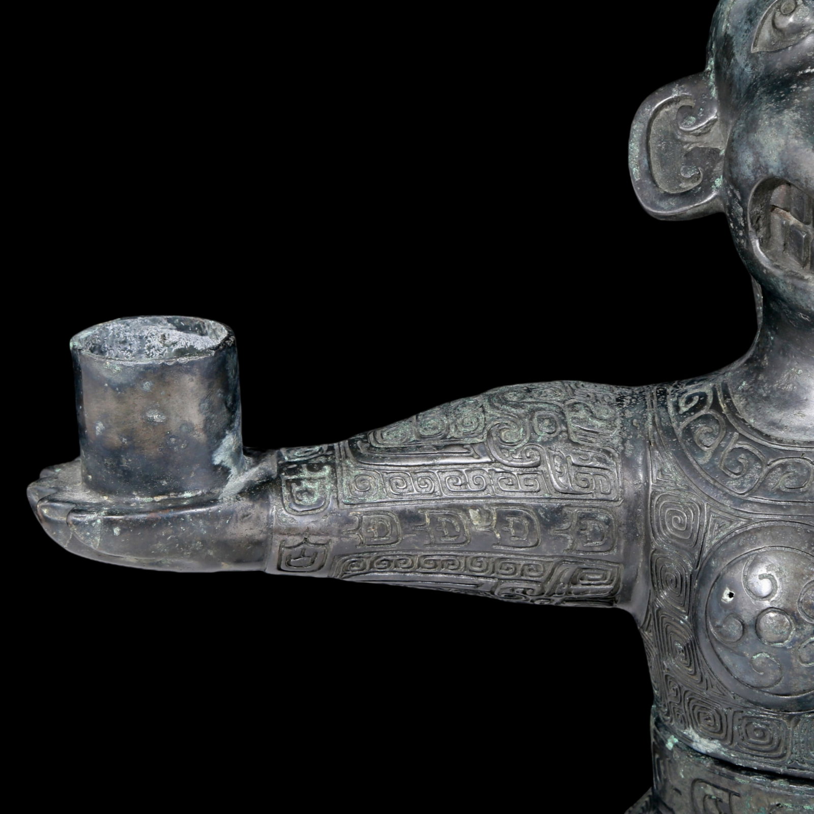 A precious bronze figure candlestick - 3