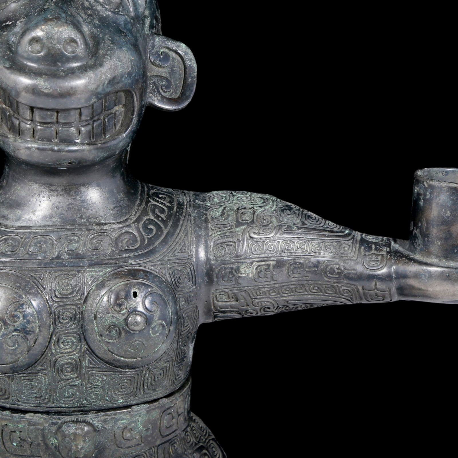 A precious bronze figure candlestick - 4