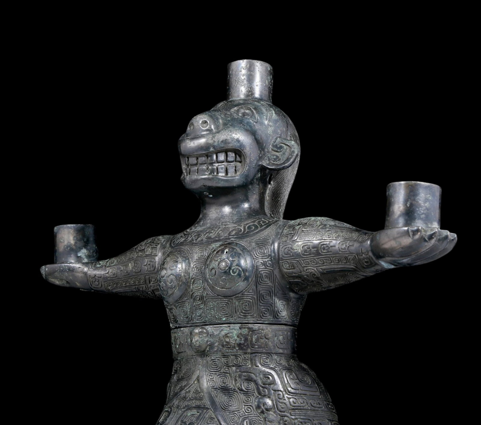 A precious bronze figure candlestick - 8