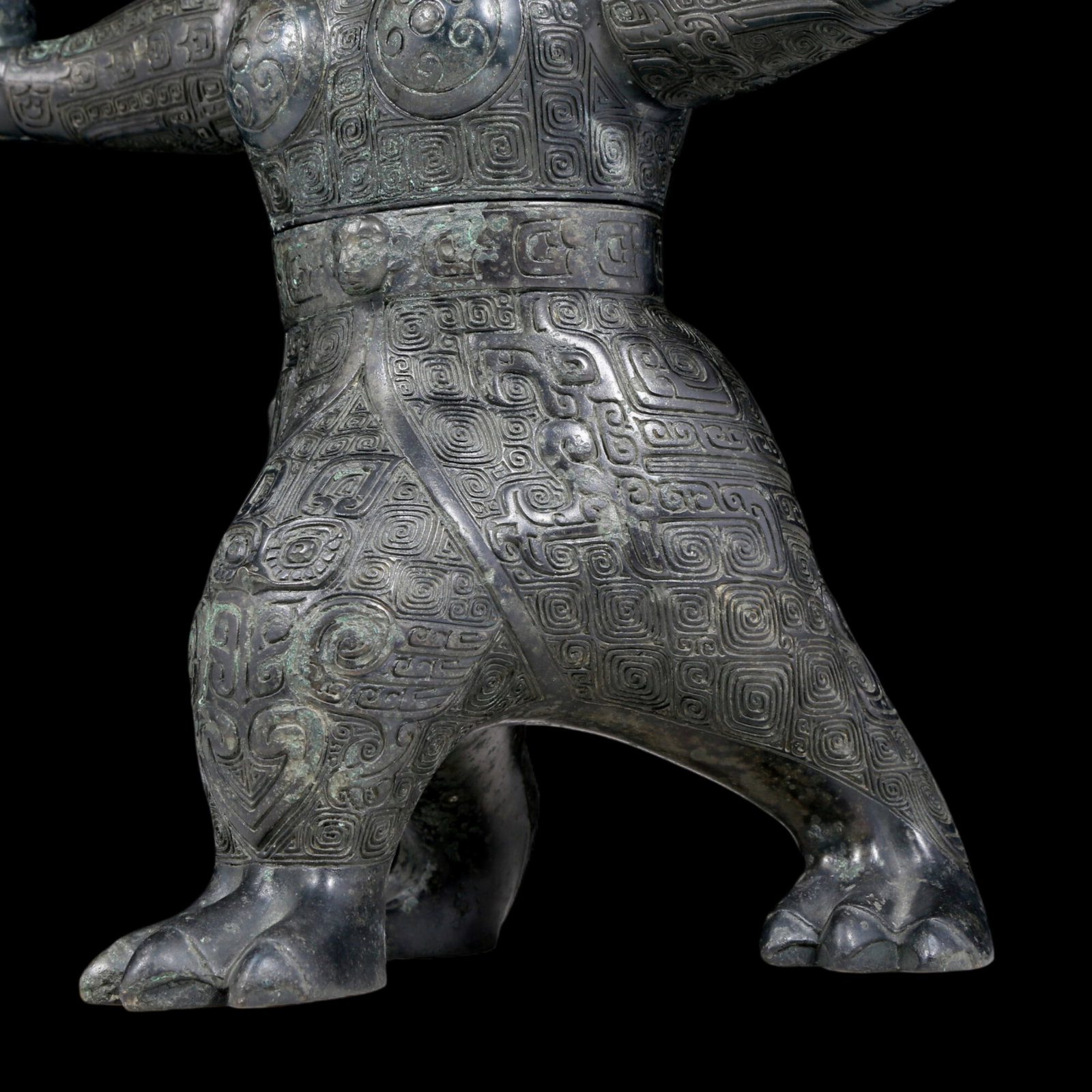A precious bronze figure candlestick - 9