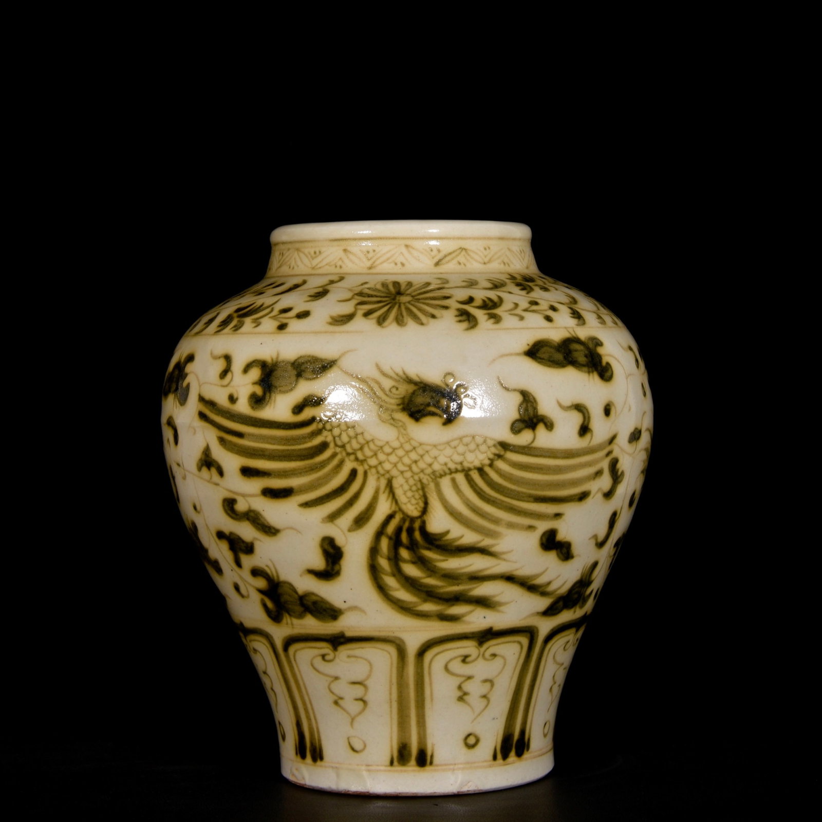 An Exquisite Underglaze-Red Lotus and Phoenix Pattern Jar: An Exquisite Underglaze-Red Lotus and Phoenix Pattern Jar,Song Dynasty, China,Size:9.4inx8.7in 釉里红缠枝莲凤纹罐,中国宋代