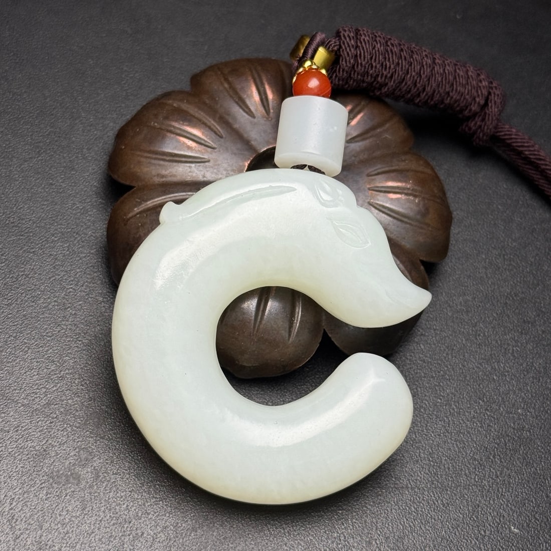 An Exquisite White Jade Pig-Dragon Pendant: An Exquisite White Jade Pig-Dragon Pendant,Qing Dynasty,China,Size:50mmx52mmx13mm,Weight:56g 白玉猪龙挂件,中国清代
