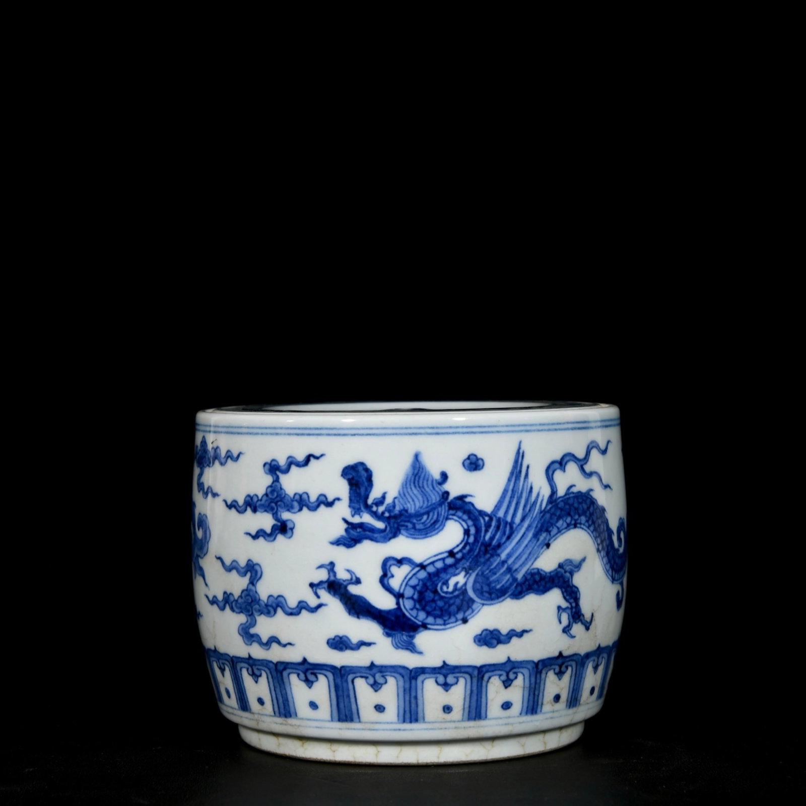 An Exquisite Blue and White Auspicious Cloud and Dragon Pattern Jar with Cover: An Exquisite Blue and White Auspicious Cloud and Dragon Pattern Jar with Cover,Ming Dynasty, China,Chenghua Six-character Mark,Size:4.1inx5.2in 青花祥云龙纹盖