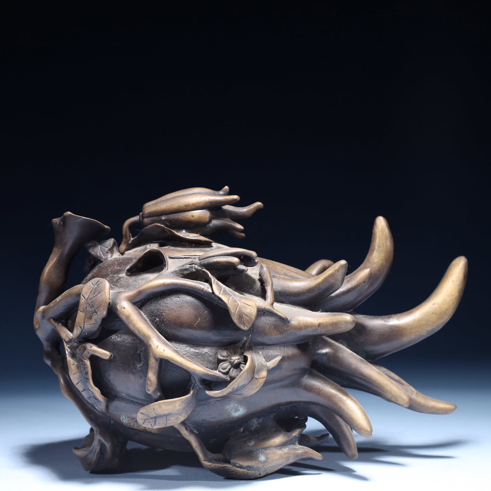 An Exquisite Bronze Bergamot Pattern Censer: An Exquisite Bronze Bergamot Pattern Censer,Qing Dynasty,China,Size:8.7inx4.7inx5.5in,Weight:2100g 铜佛手柑香炉,中国清代
