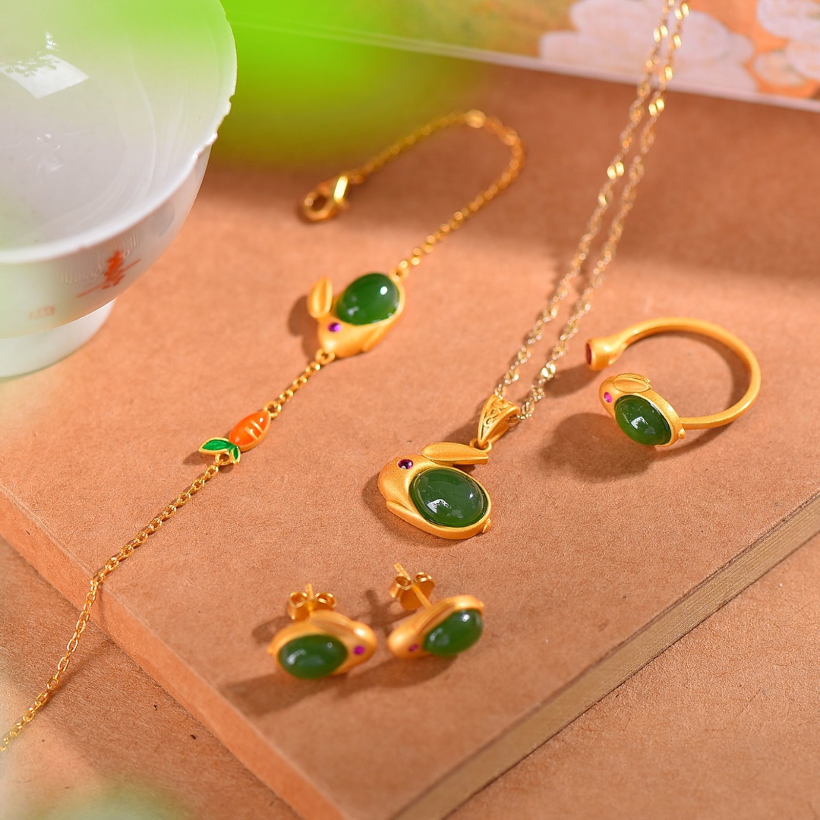 A Set of Fine Sterling Silver-Gold Plated Inlaid Jasper Jewelrys: A Set of Fine Sterling Silver-Gold Plated Inlaid Jasper Jewelrys,Size:(Earrings)6mmx8mm,(Pendant)8mmx10mm,(Ring)6mmx8mm,(Bracelets)7mmx9mm 一套纯银镀金镶Ĵ