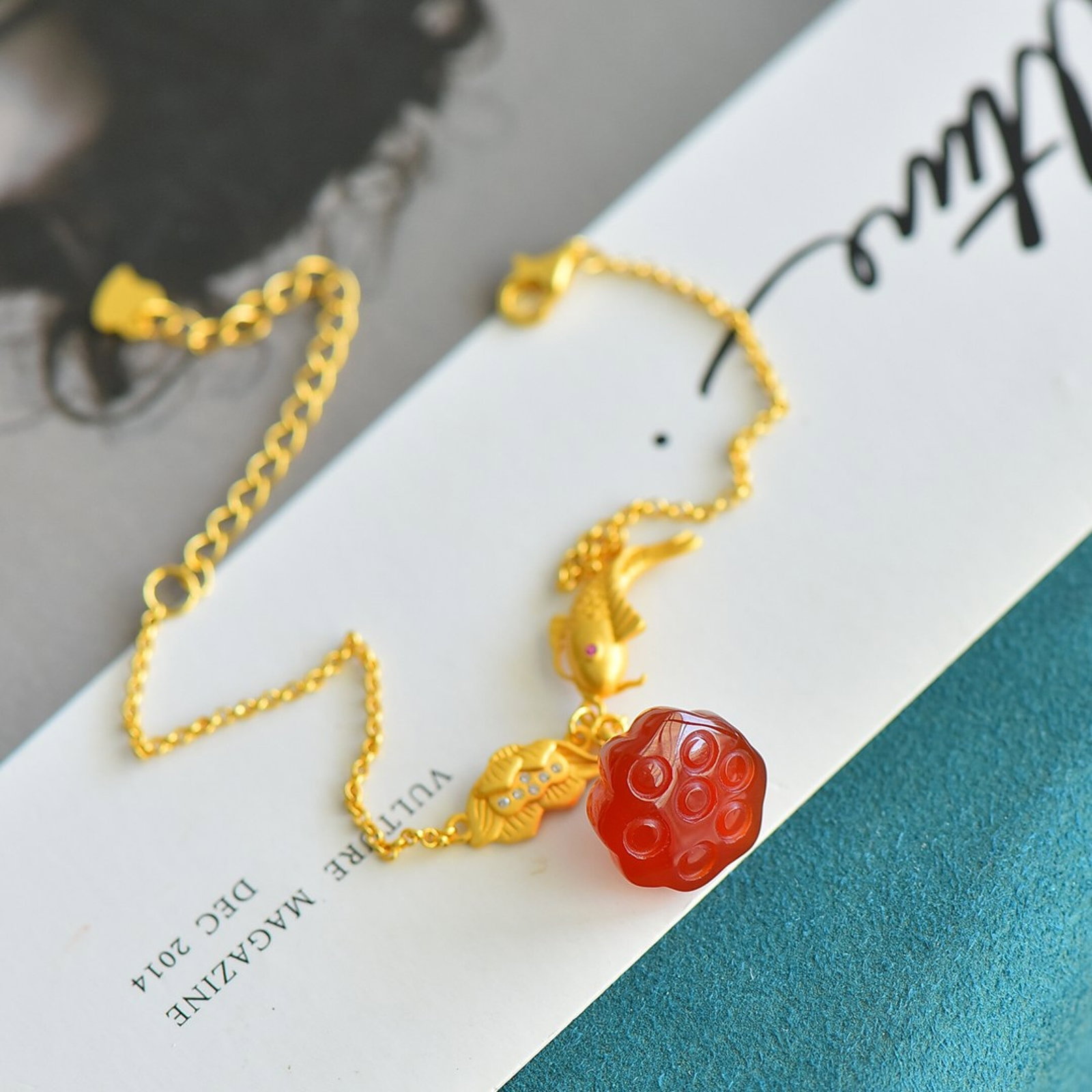 An Exquisite Sterling Silver-Gold Plated Inlaid Red Agate Bracelet: An Exquisite Sterling Silver-Gold Plated Inlaid Red Agate Bracelet 纯银镀金镶红玛瑙手链