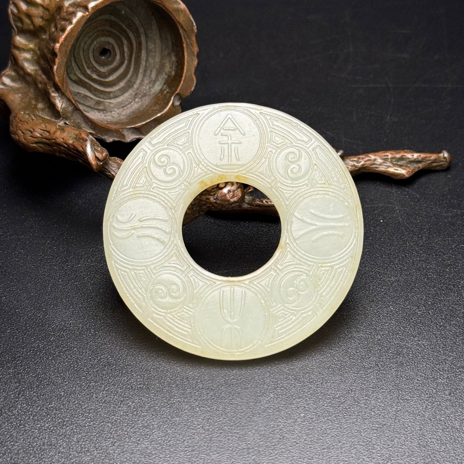 An Exquisite White Jade Pendant: An Exquisite White Jade Pendant,Qing Dynasty,China,Size:53mmx4mm,Weight:22g 白玉挂件,中国清代