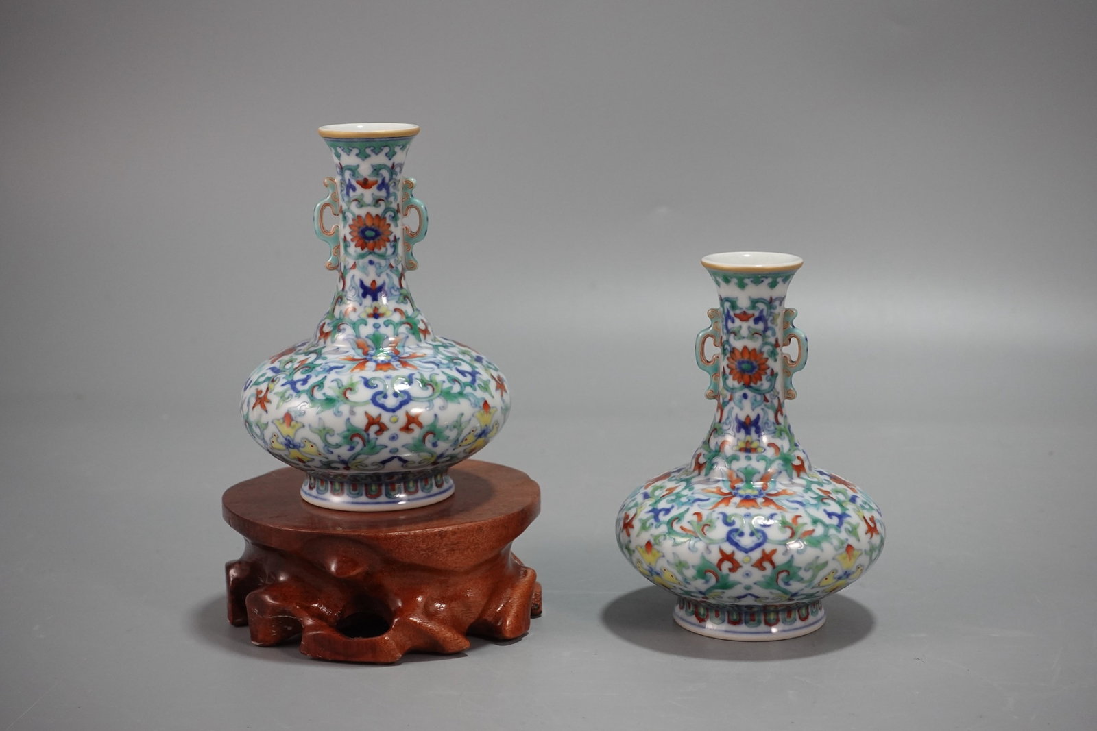 A Pair of Exquisite Blue and White Doucai Lotus Pattern Double-Ears Vases: A Pair of Exquisite Blue and White Doucai Lotus Pattern Double-Ears Vases,Qing Dynasty,China,Qianlong Six-character Mark,Size:4.9inx3.5in 一对青花斗彩缠ੜ
