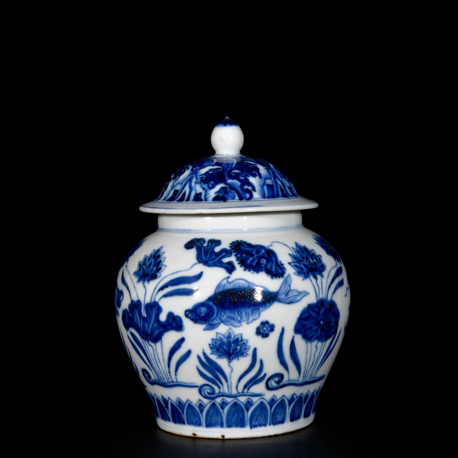 An Exquisite Blue and White Hornwort Pattern Jar with Cover: An Exquisite Blue and White Hornwort Pattern Jar with Cover,Ming Dynasty, China,Xuande Six-character Mark,Size:7.1inx5.3in 青花鱼藻纹盖罐,中国