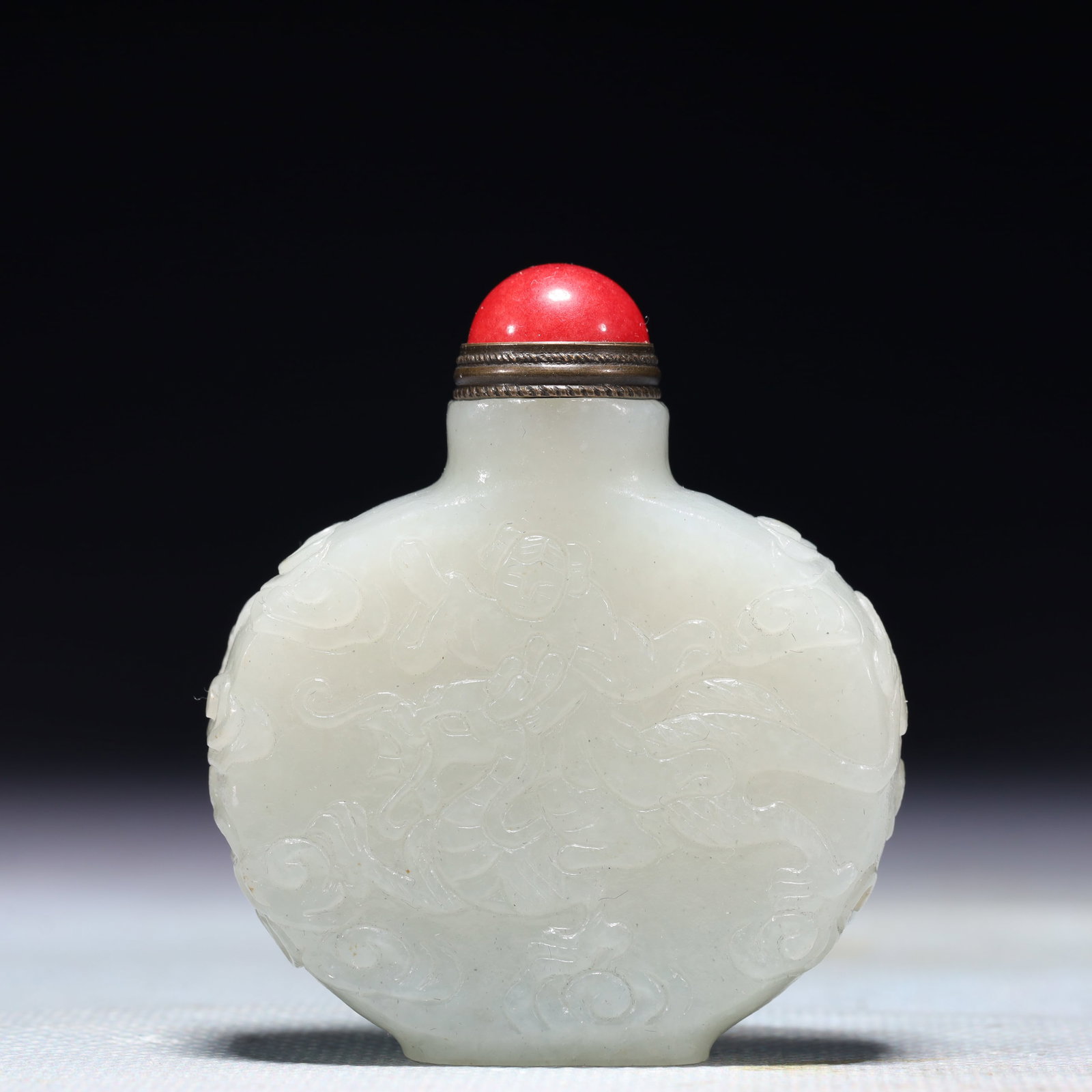 An Exquisite White Jade Character and Story Pattern Snuff Bottle,with poem: An Exquisite White Jade Character and Story Pattern Snuff Bottle,with poem,Qing Dynasty,China,Qianlong Four-character Mark,Size:2inx0.6inx2.4in,Weight:78g 白玉人物故É