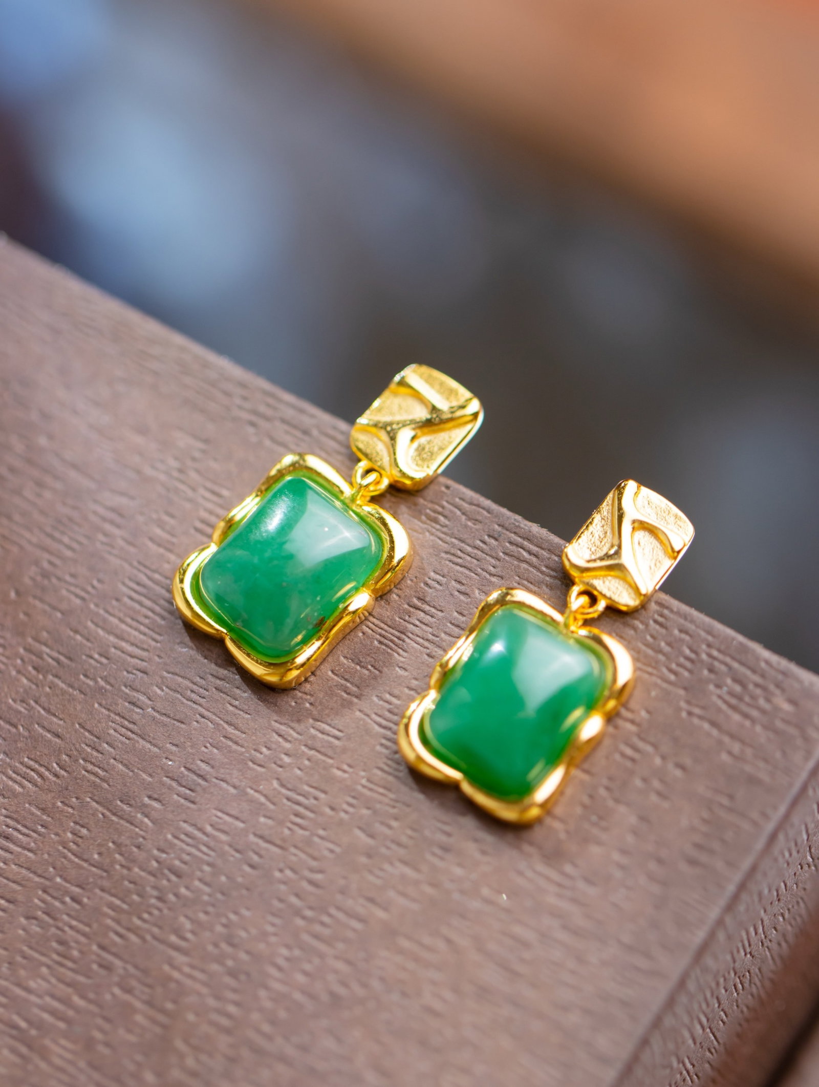 A Pair of Exquisite Sterling Silver-Gold Plated Inlaid Jadeite Earrings: A Pair of Exquisite Sterling Silver-Gold Plated Inlaid Jadeite Earrings 一对纯银镀金镶翡翠耳环