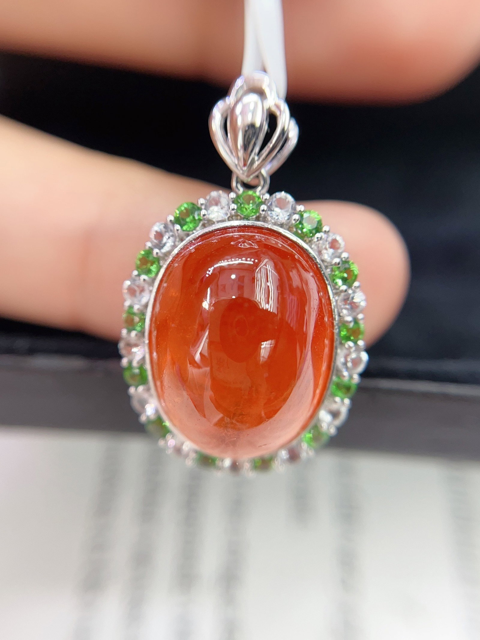 A Exquisite 18k Gold Inlaid 21.00ct Natural Orange Gemstones Pendant,Inlaid Gems: A Exquisite 18k Gold Inlaid 21.00ct Natural Orange Gemstones Pendant,Inlaid Gems,Total Weight:6.28g 18k金镶 21.00ct 天然橙宝石吊坠,嵌宝