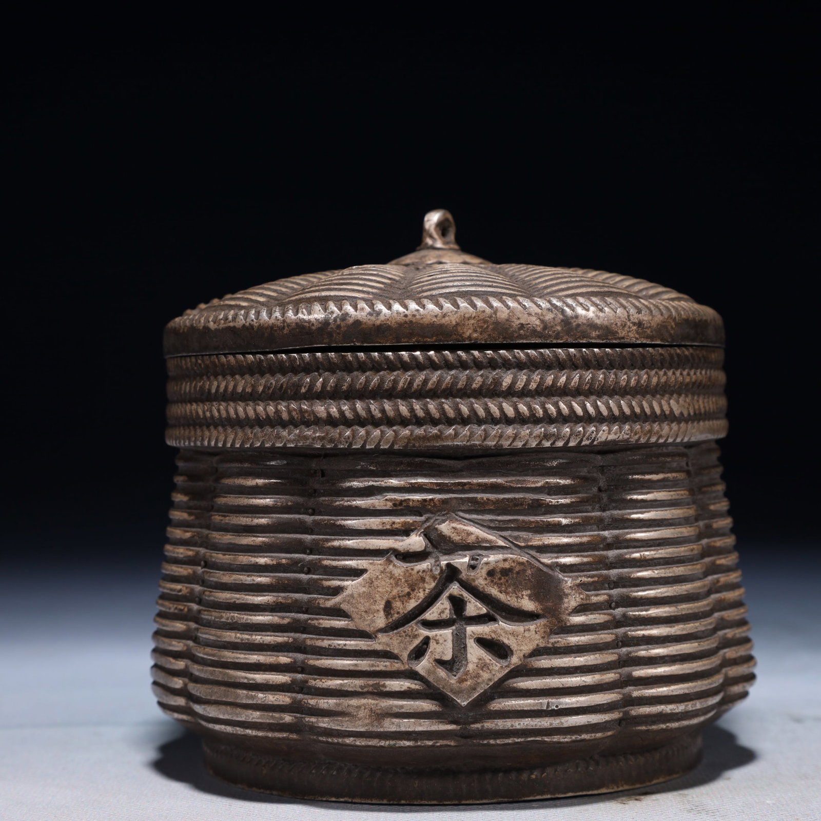 An Exquisite Silver-plated Bronze Jar with Cover: An Exquisite Silver-plated Bronze Jar with Cover,Qing Dynasty,China,Qianlong Four-character Mark,Size:4.7inx4.3in,Weight:950g 铜镀银盖罐,中国清代,