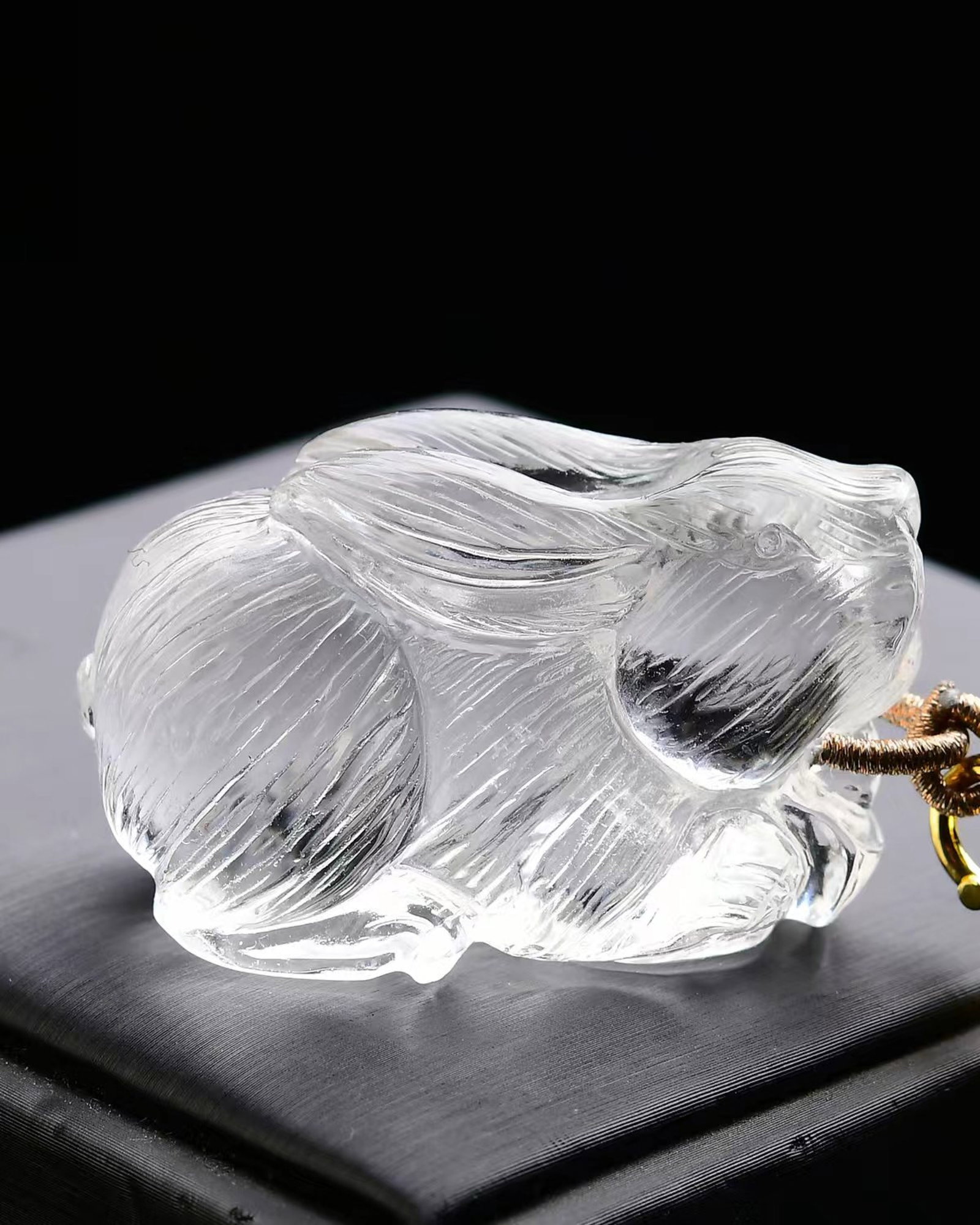An Exquisite Crystal Rabbit Pendant: An Exquisite Crystal Rabbit Pendant,Size:49mmx28mmx25mm,Weight:82.7g 寓意长寿,月神之宠物,佩带者顺顺利利&