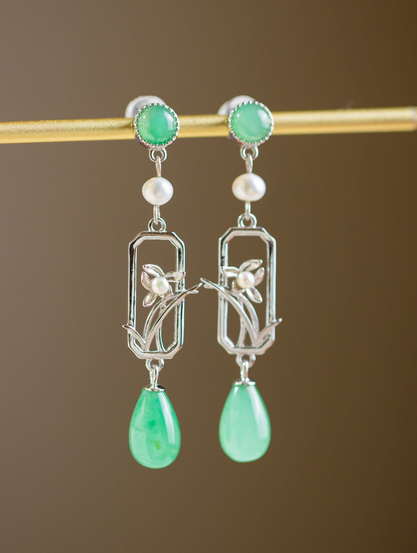 A Pair of Exquisite Sterling Silver Inlaid Jadeite Earrings,Inlaid Pearls: A Pair of Exquisite Sterling Silver Inlaid Jadeite Earrings,Inlaid Pearls 一对纯银镶翡翠耳环,嵌珍珠