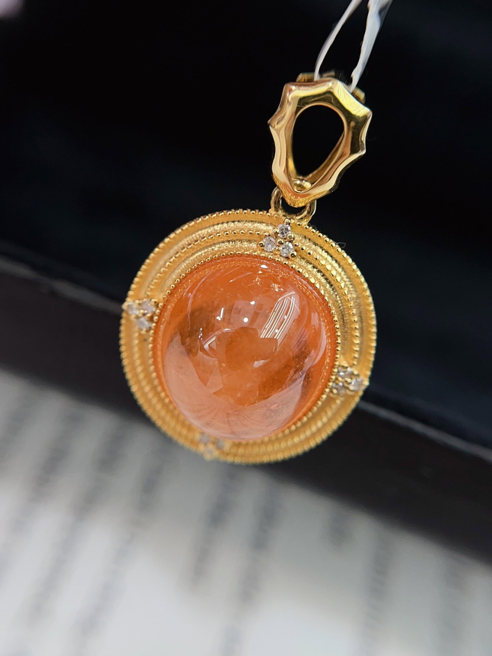 A Exquisite 18k Gold Inlaid 13.80ct Natural Orange Gemstones Pendant,Inlaid Diamond: A Exquisite 18k Gold Inlaid 13.80ct Natural Orange Gemstones Pendant,Inlaid Diamond,Total Weight:4.94g 18k金镶 13.80ct 天然橙宝石吊坠,嵌&