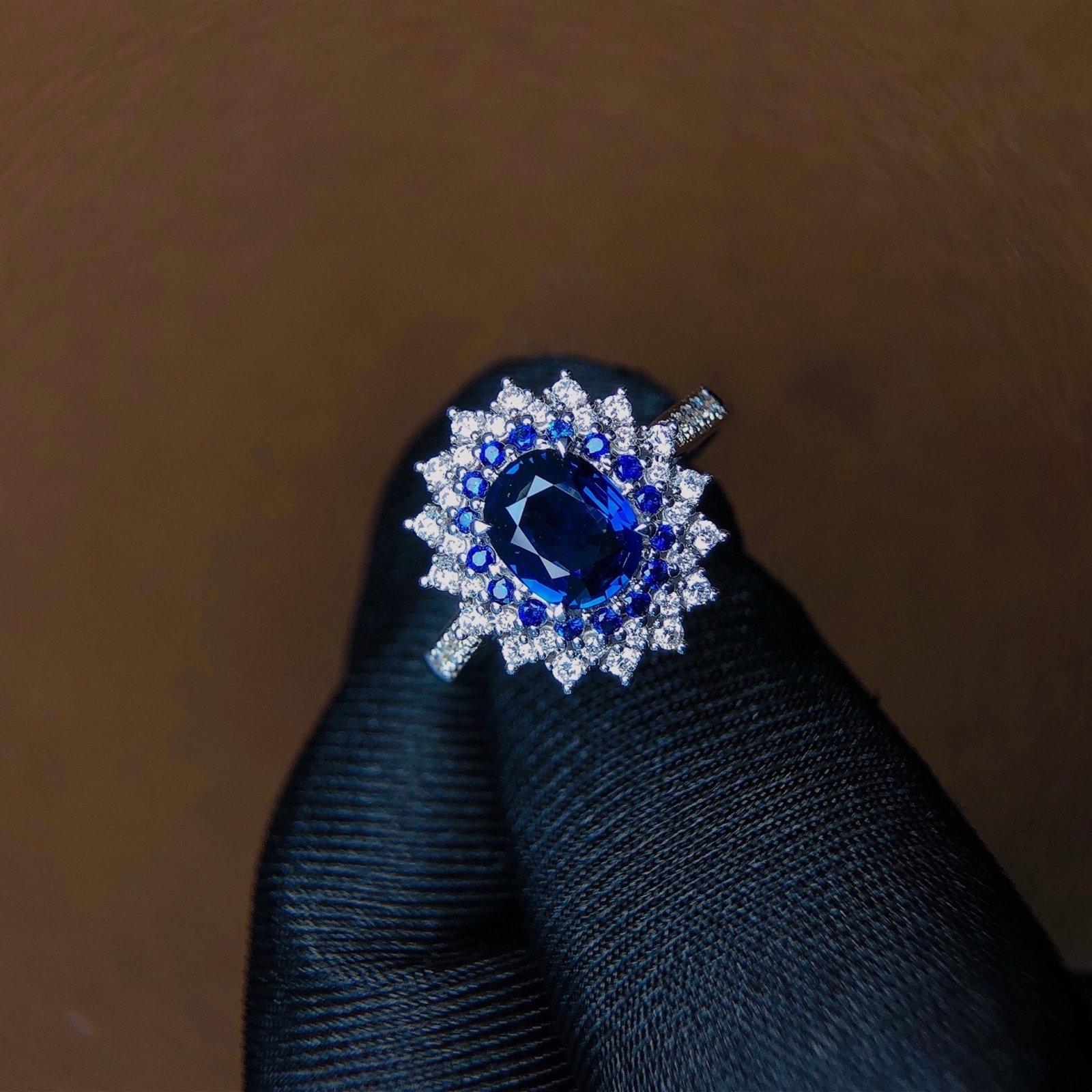 1Ctw Sterling Silver Inlaid Natural Sapphire Ring: 1Ctw Sterling Silver Inlaid Natural Sapphire Ring,Size:6.8mmx5.4mm 1Ctw纯银嵌天然蓝宝石戒指