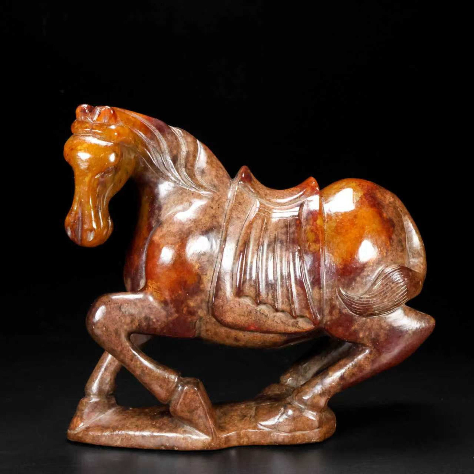 An Exquisite White Jade Horse Ornament: An Exquisite White Jade Horse Ornament,Qing Dynasty,China,Size:7.1inx2.4inx6.3in,Weight:1650g 白玉马摆件,中国清代