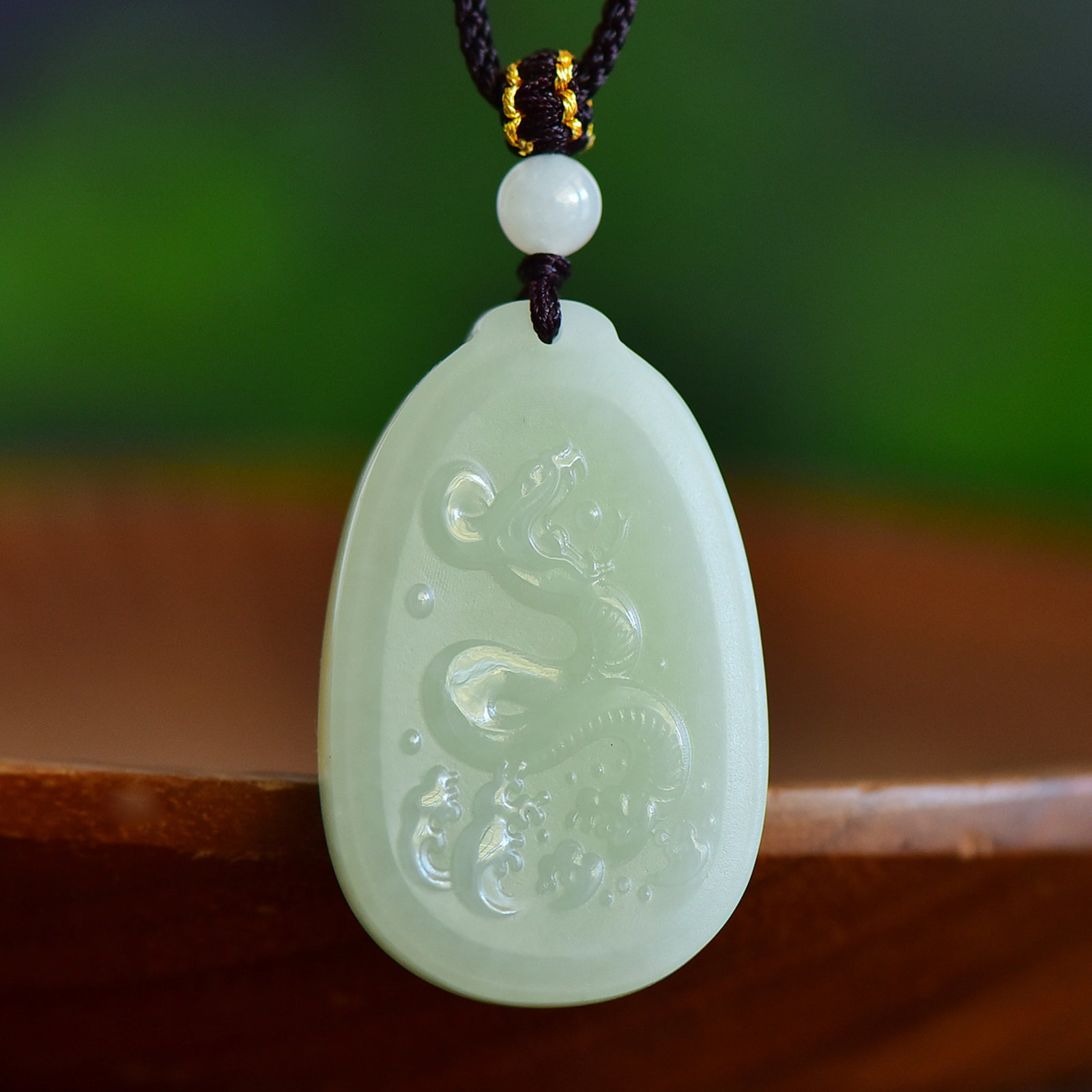 An Exquisite White Jade Snake Pattern Pendant: An Exquisite White Jade Snake Pattern Pendant,Size:41mmx26mm 寓意:生肖蛇佩戴,佩戴可使一生顺利,逢凶