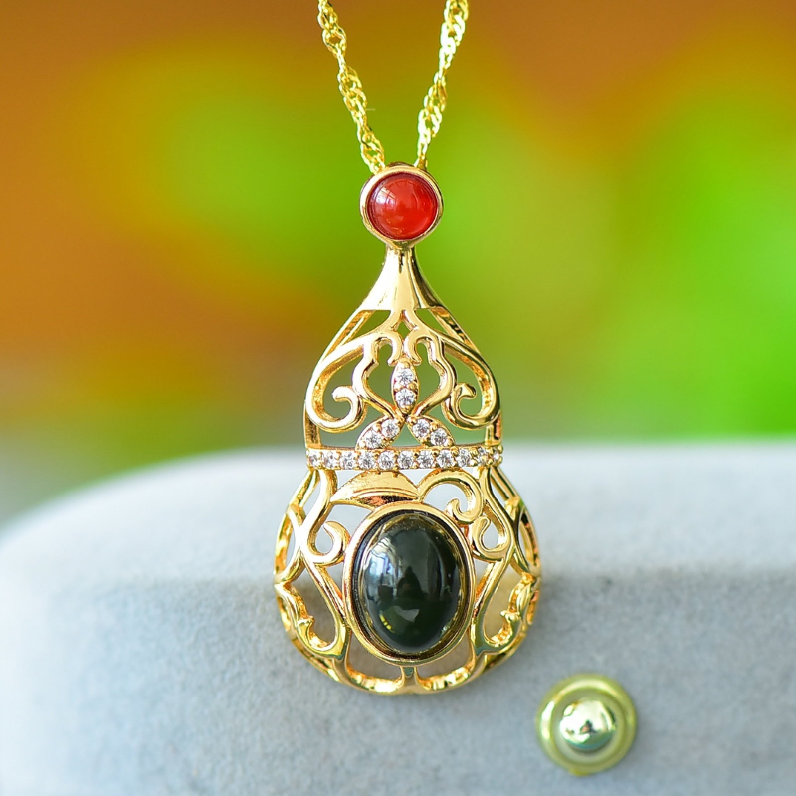 An Exquisite Bronze-Gold Plated Inlaid Green Jade Gourd Necklace,Inlaid Diamond: An Exquisite Bronze-Gold Plated Inlaid Green Jade Gourd Necklace,Inlaid Diamond,Size:7mmx9mm 铜镀金镶青玉葫芦项链,嵌钻石