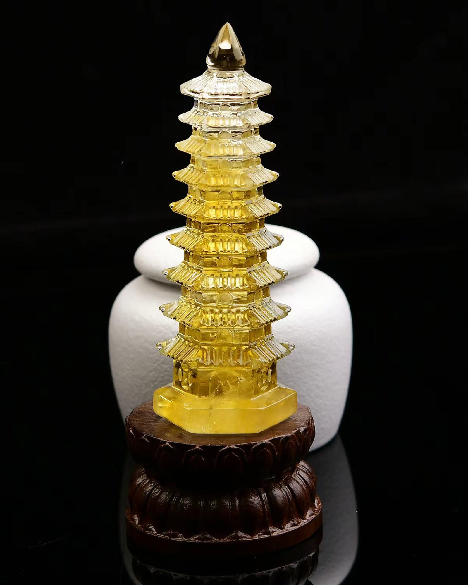 An Exquisite Crystal Pagoda Pendant: An Exquisite Crystal Pagoda Pendant,Size:117mmx42mmx42mm,(总)154mm,Total Weight:239.6g