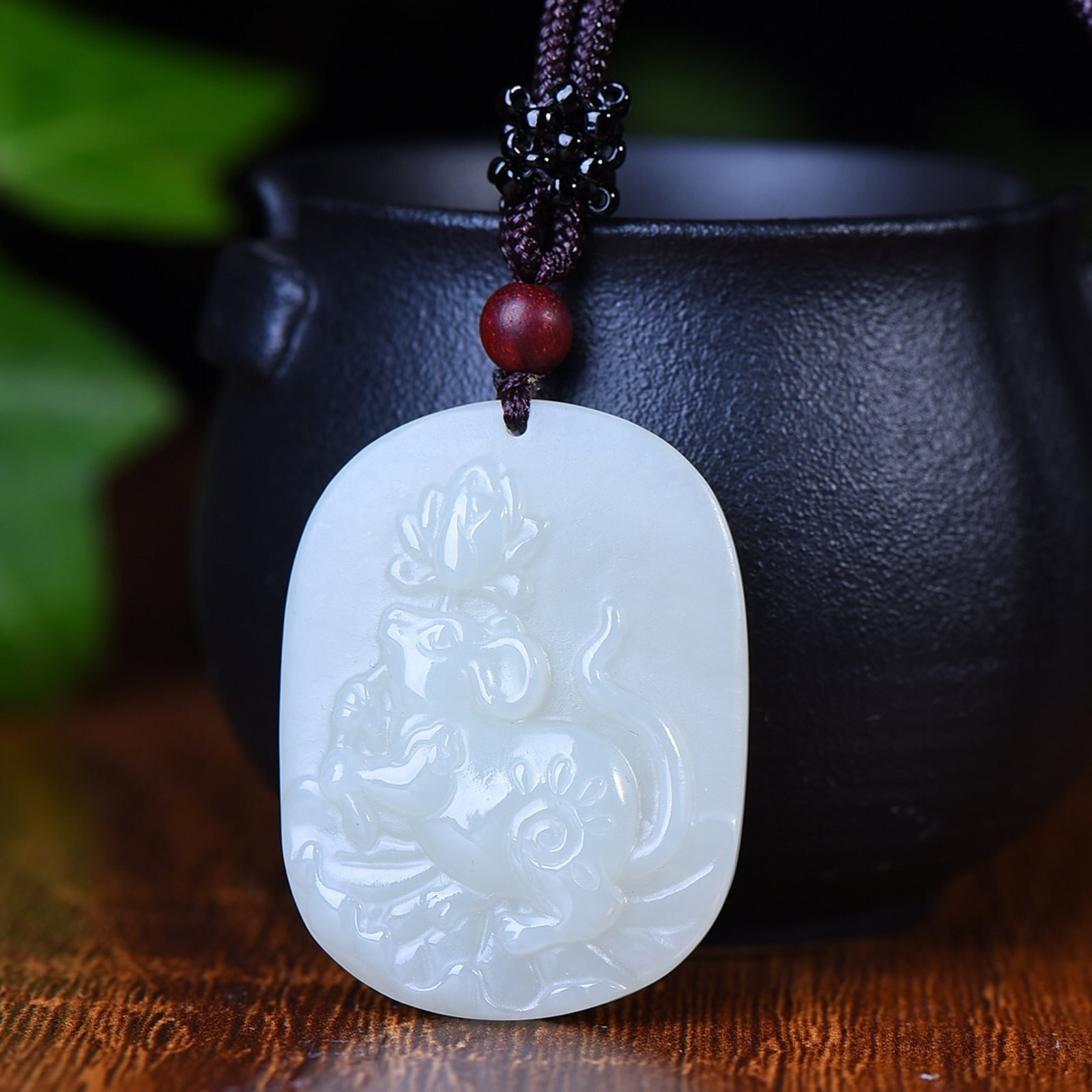An Exquisite White Jade Mouse Pattern Pendant: An Exquisite White Jade Mouse Pattern Pendant,Size:29mmx40mm (寓意)生活富足 殷实安定 白玉鼠纹吊坠