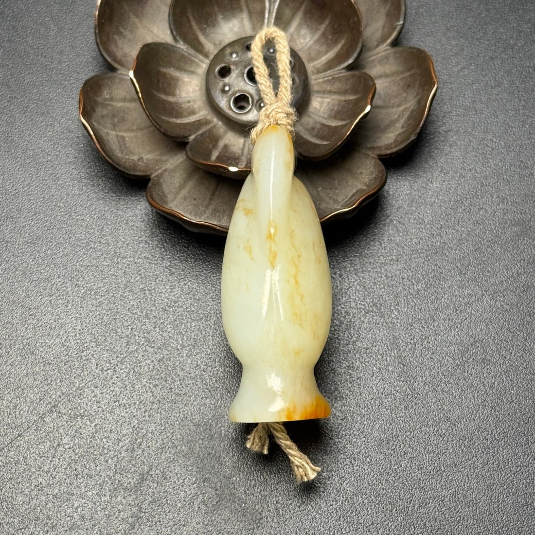 An Exquisite White Jade Figure Pendant: An Exquisite White Jade Figure Pendant,Qing Dynasty,China,Size:46mmx18mmx18mm,Weight:23g 白玉人物挂件,中国清代