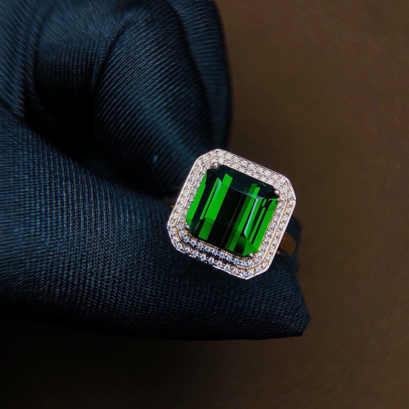 6.73Ctw Sterling Silver-Gold Plated Inlaid Natural Tourmaline Ring: 6.73Ctw Sterling Silver-Gold Plated Inlaid Natural Tourmaline Ring,Size:9.8mmx10mm 6.73Ctw纯银镀金嵌天然碧玺戒指