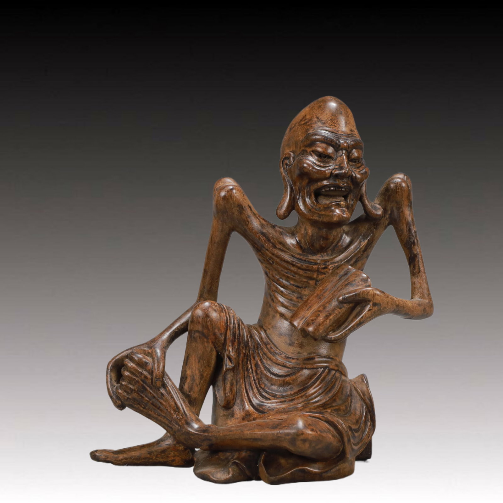 A Rare Eaglewood Statue of Arhat: A Rare Eaglewood Statue of Arhat,Qing Dynasty,China,Size:8.3inx5.5inx9.6in,Weight:400g 沉香木罗汉像,中国清代