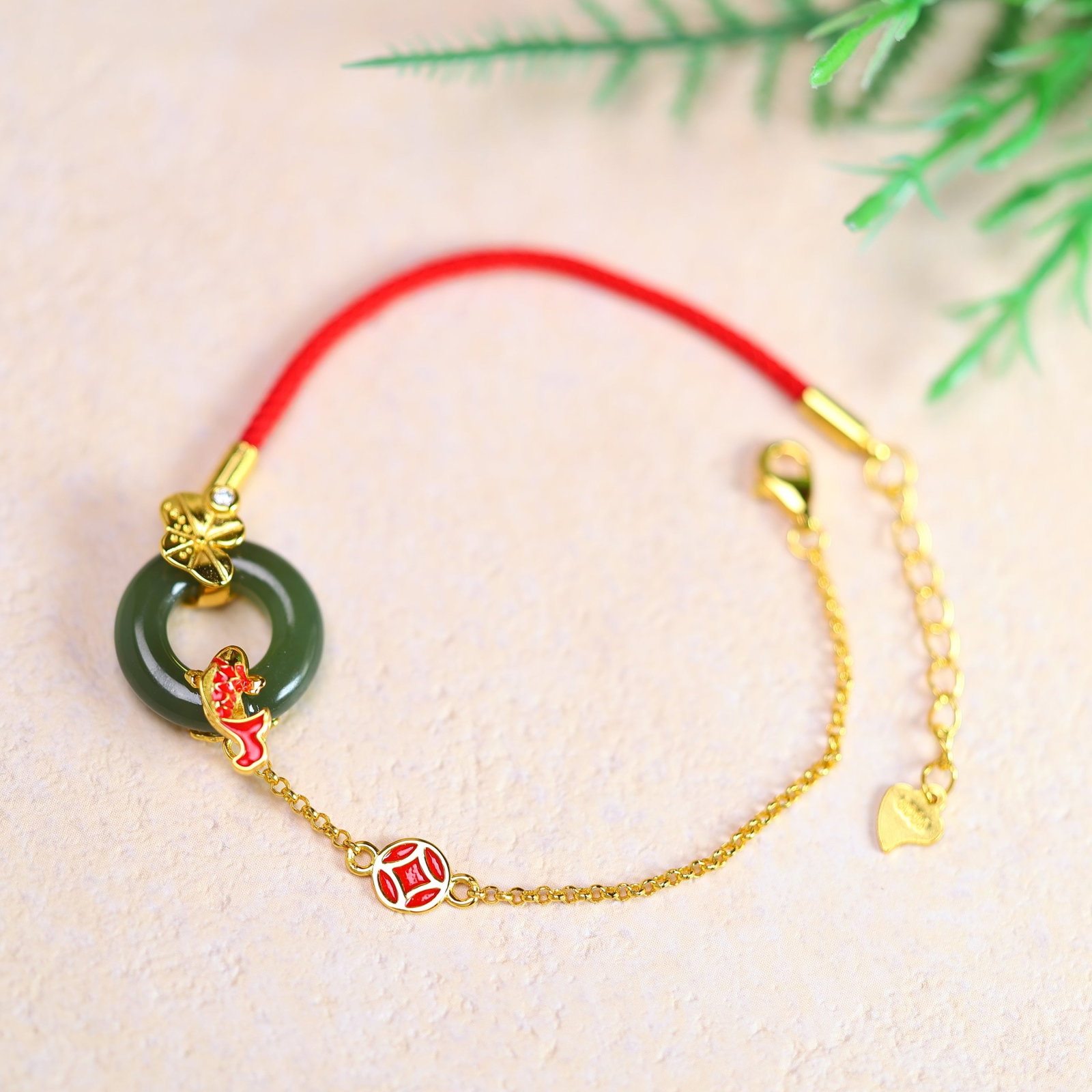 An Exquisite Sterling Silver-Gold Plated Inlaid Jasper Enamel Bracelets: An Exquisite Sterling Silver-Gold Plated Inlaid Jasper Enamel Bracelets,Size:16mmx16mm 纯银镀金镶碧玉珐琅手链