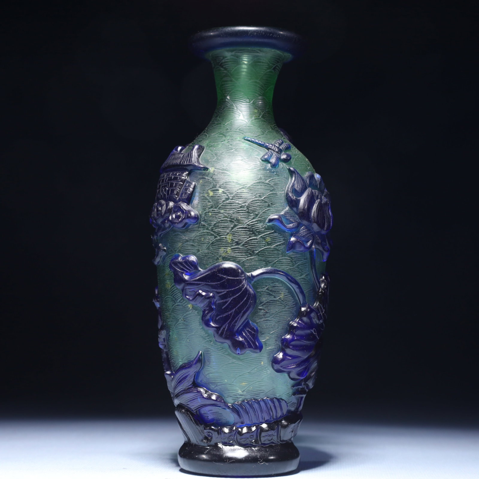 An Exquisite Glass Fish Pattern Vase - 4