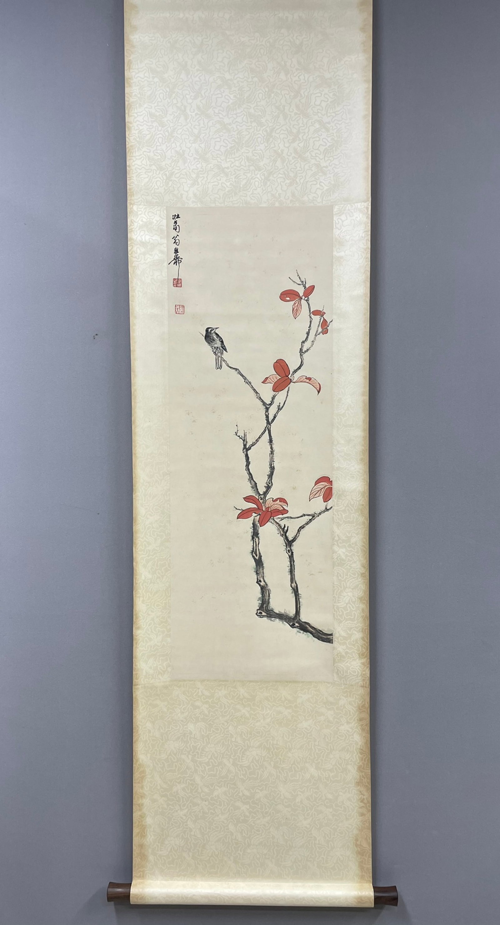 A Chinese Vertical Scroll Ink Painting of Flower and Bird on Paper,Xie Zhiliu: A Chinese Vertical Scroll Ink Painting of Flower and Bird on Paper,Xie Zhiliu,Size:38.2inx13in 一幅中国水墨花鸟画立轴,谢稚