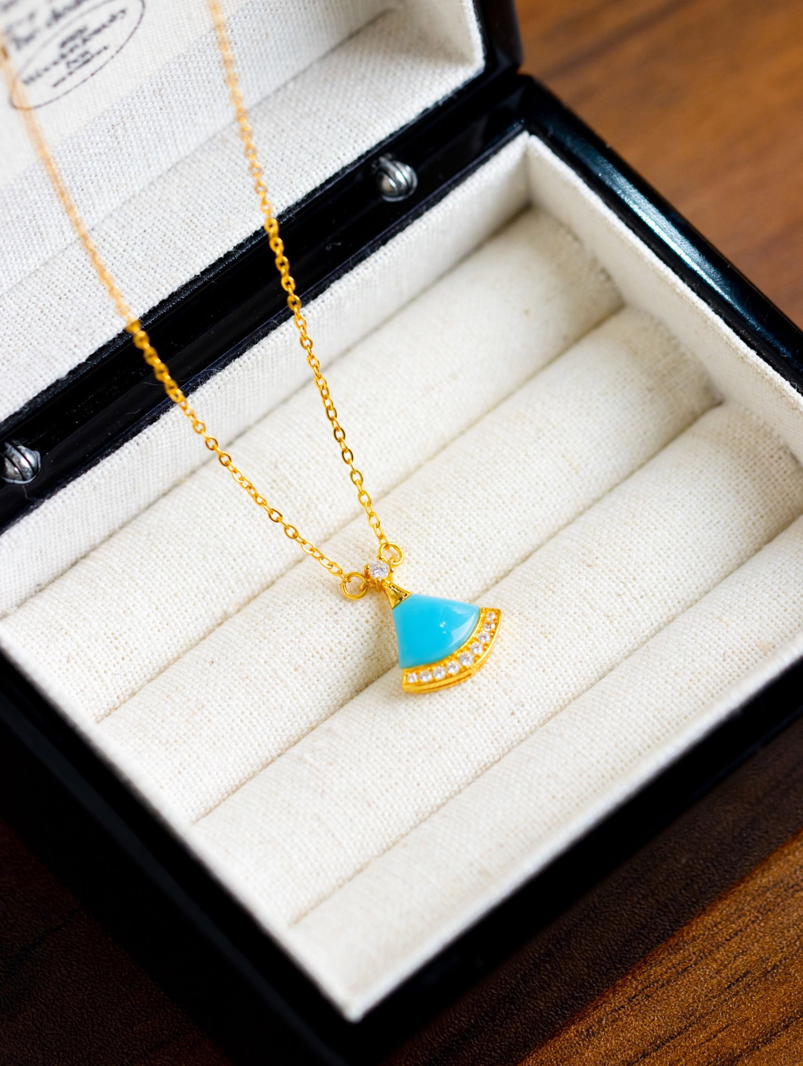 An Exquisite Sterling Silver-Gold Plated Inlaid Turquoise Pendant,Inlaid Diamond: An Exquisite Sterling Silver-Gold Plated Inlaid Turquoise Pendant,Inlaid Diamond 纯银镀金镶绿松石吊坠,嵌钻石