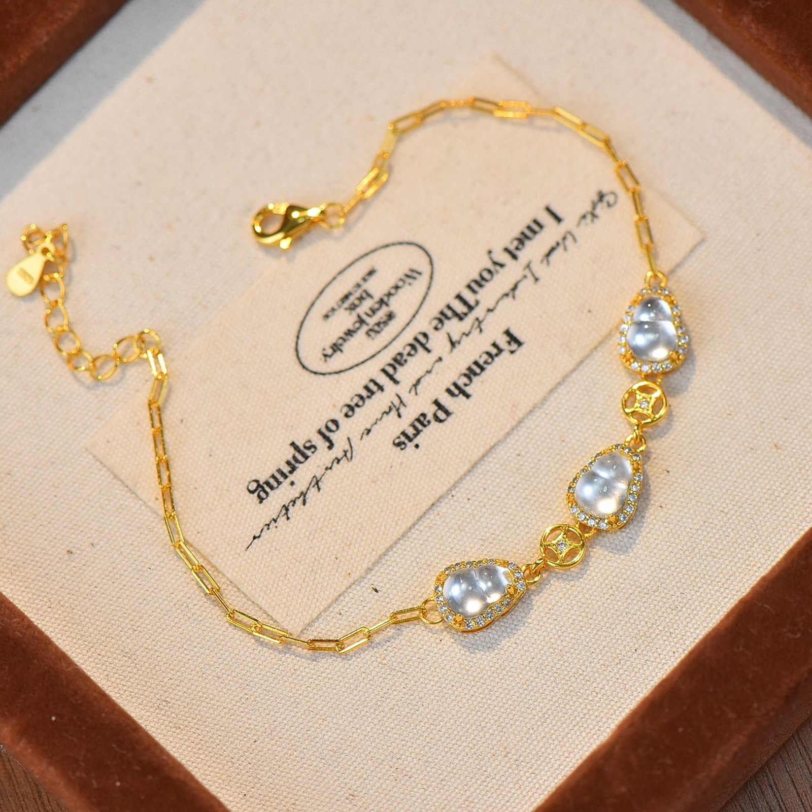 An Exquisite Sterling Silver-Gold Plated Inlaid White Jade Bracelet,Inlaid Diamond: An Exquisite Sterling Silver-Gold Plated Inlaid White Jade Bracelet,Inlaid Diamond,Size:6mmx8mm 纯银镀金镶白玉手链,嵌钻石