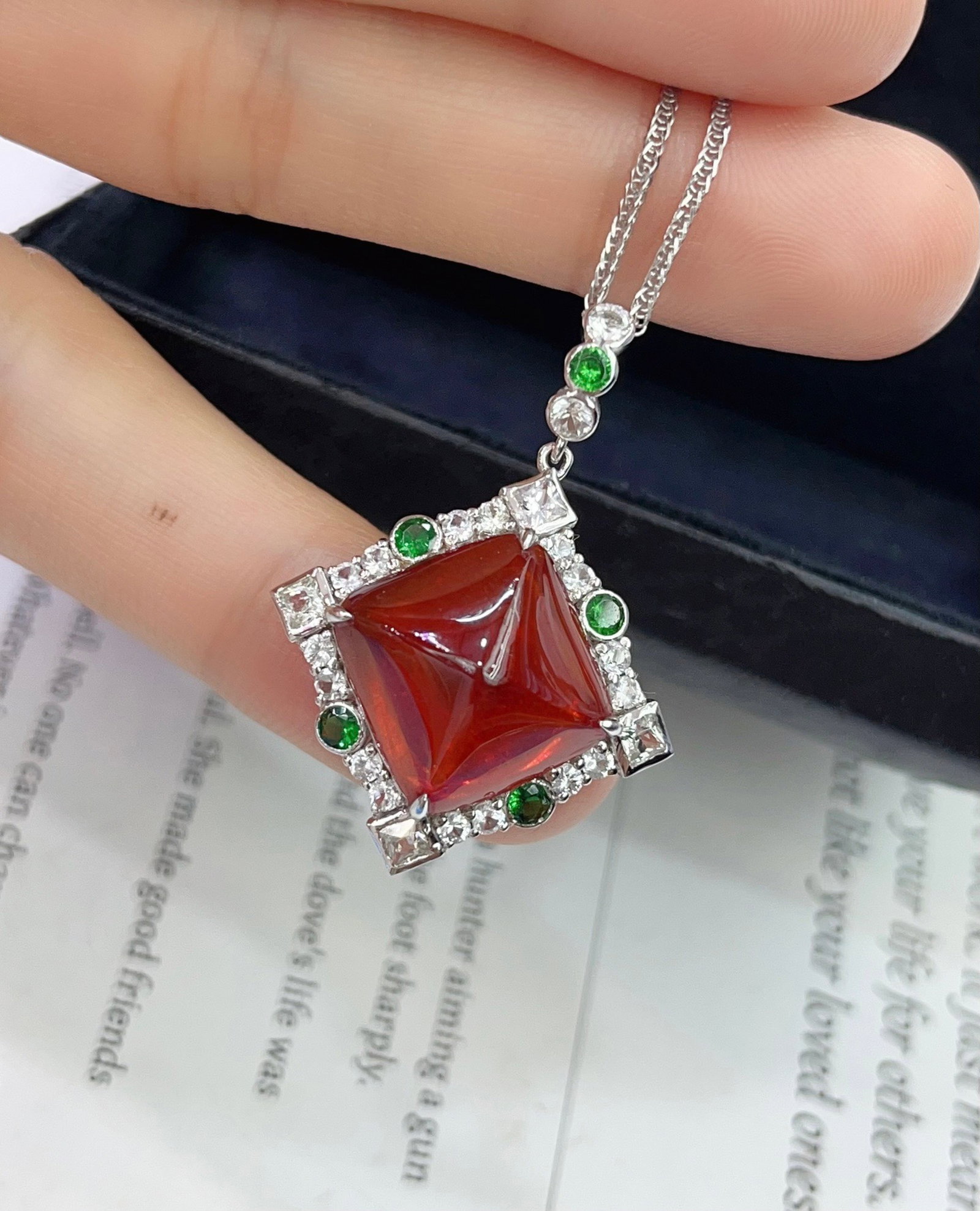 A Exquisite 18k Gold Inlaid 18.30ct Natural Ruby Pendant,Inlaid Gems: A Exquisite 18k Gold Inlaid 18.30ct Natural Ruby Pendant,Inlaid Gems,Total Weight:6.57g 18k金镶 18.30ct 天然红宝石吊坠,嵌宝石
