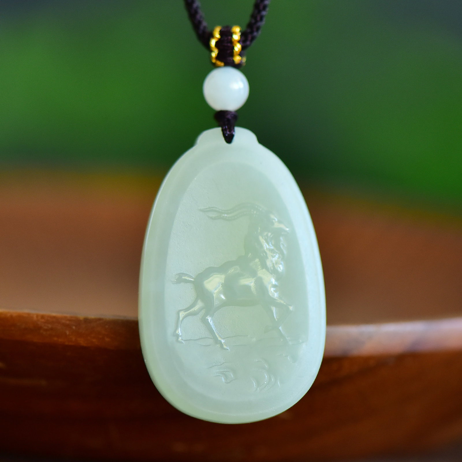 An Exquisite White Jade Sheep Pattern Pendant: An Exquisite White Jade Sheep Pattern Pendant,Size:41mmx26mm 寓意:生肖羊佩戴,佩戴可使一生顺利,逢凶