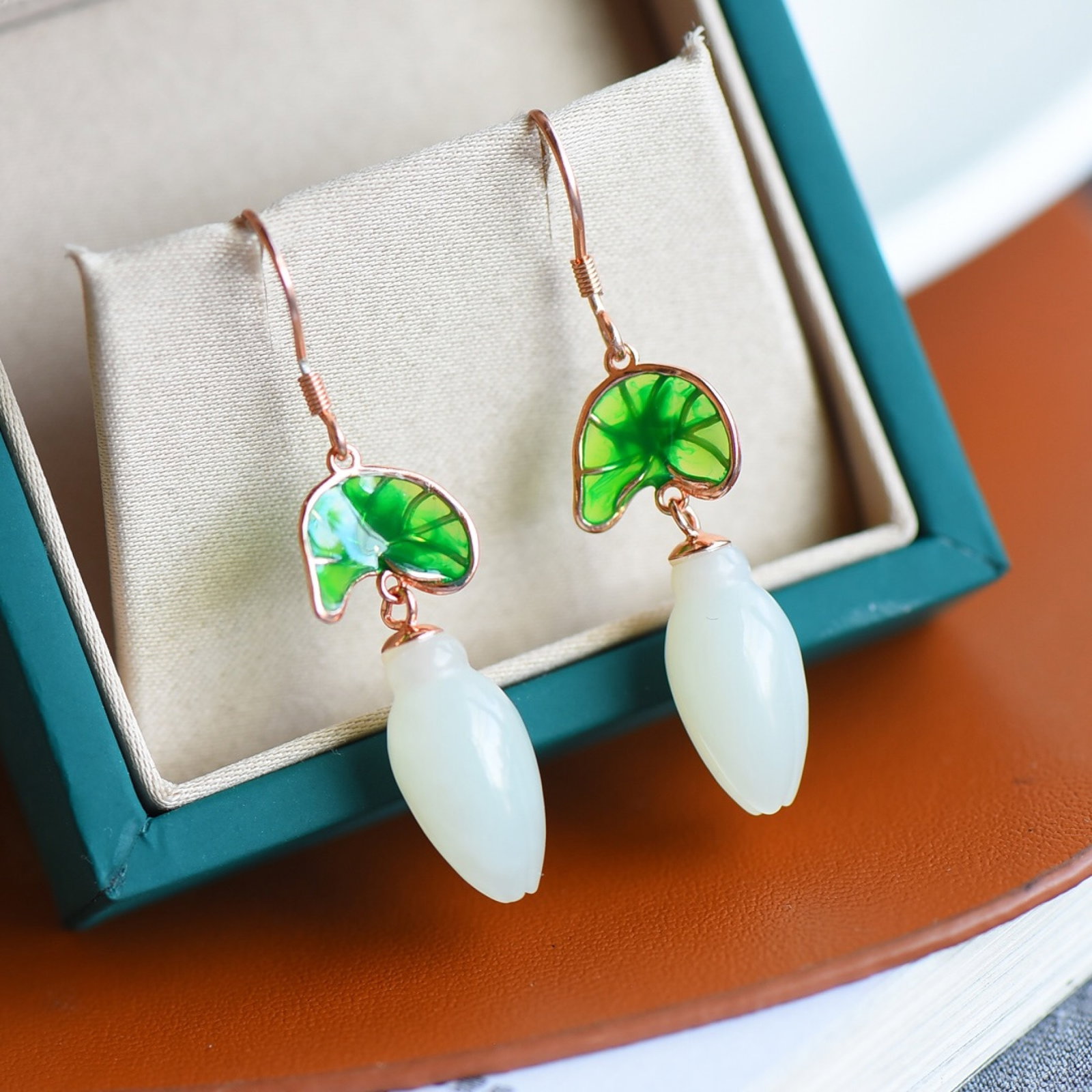A Pair of Exquisite Sterling Silver-Gold Plated Inlaid White Jade Earrings: A Pair of Exquisite Sterling Silver-Gold Plated Inlaid White Jade Earrings,Size:9mmx15mm 一对纯银镀金镶白玉耳环