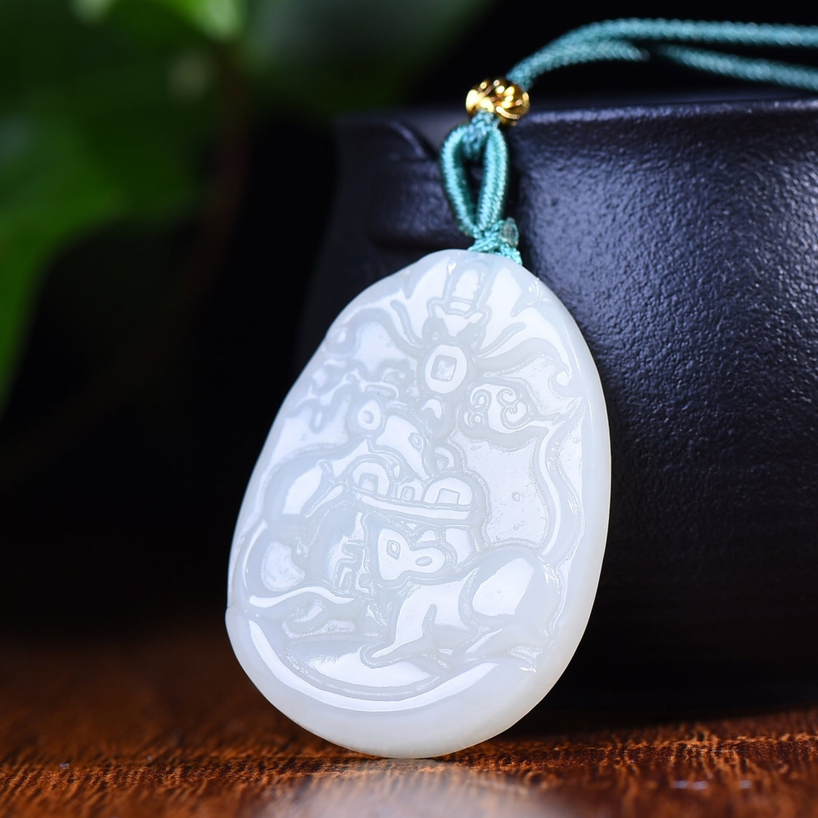 An Exquisite White Jade Mouse Pattern Pendant - 2