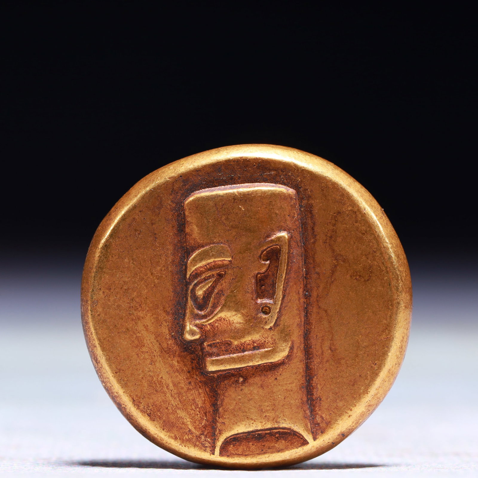 An Exquisite Gilt Bronze Cash Coin: An Exquisite Gilt Bronze Cash Coin,Shang Dynasty,China,Size:1.2in,Weight:30.5g 铜鎏金钱币,中国商代
