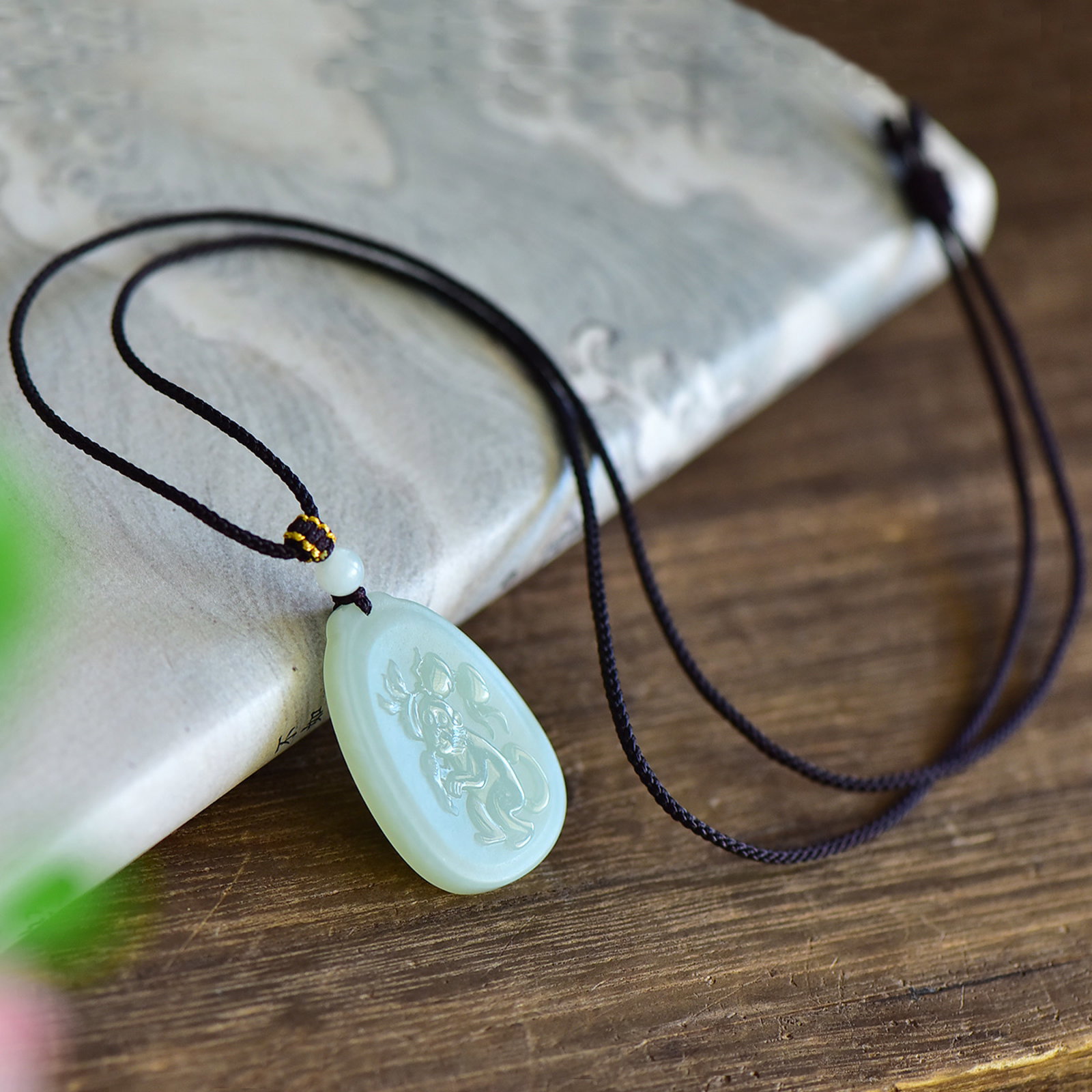 An Exquisite White Jade Monkey Pattern Pendant - 4