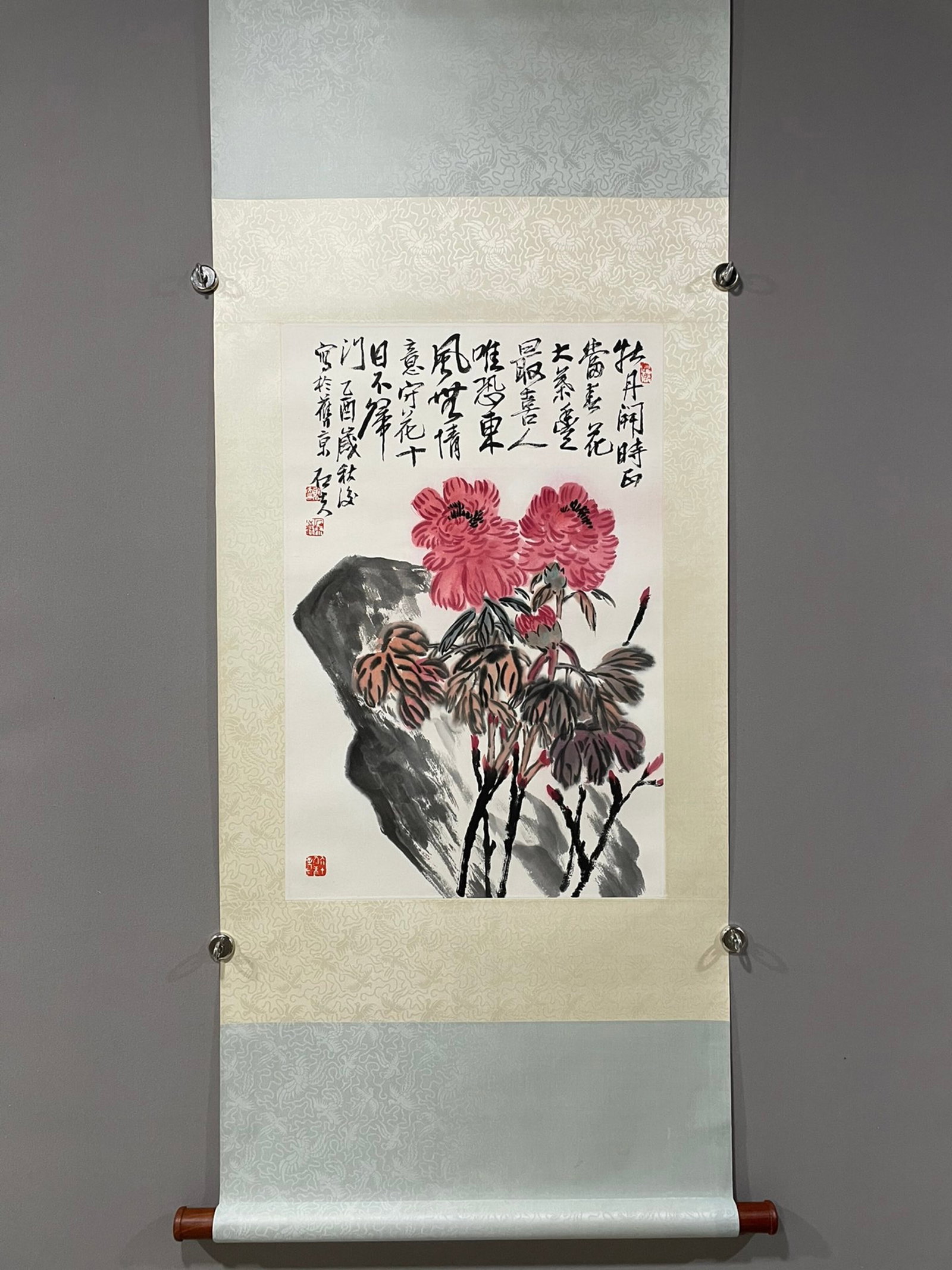 A Chinese Vertical Scroll Ink Painting of Flower on Paper,Guo Shifu: A Chinese Vertical Scroll Ink Painting of Flower on Paper,Guo Shifu,Size:26.8inx17.7in 一幅中国水墨花卉画立轴,郭石夫