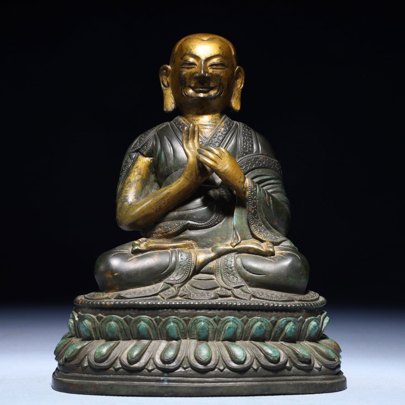 A Solemn Gilt Bronze Statue of Guru: A Solemn Gilt Bronze Statue of Guru,Qing Dynasty,China,Size:5.9inx4.3inx7.5in,Weight:2550g 铜漆金上师像,中国清代
