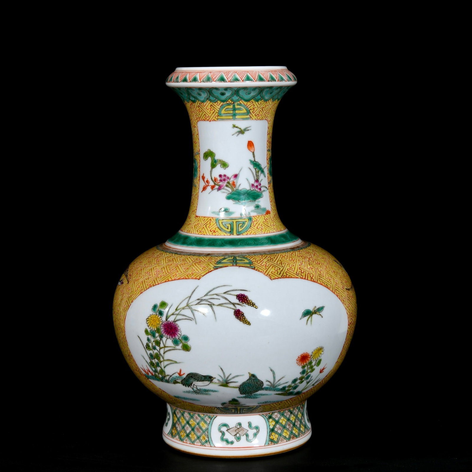A Rare Famille-Rose Flower and Bird Pattern Vase: A Rare Famille-Rose Flower and Bird Pattern Vase,Qing Dynasty, China,Kangxi Six-character Mark,Size:14.2inx8.7in