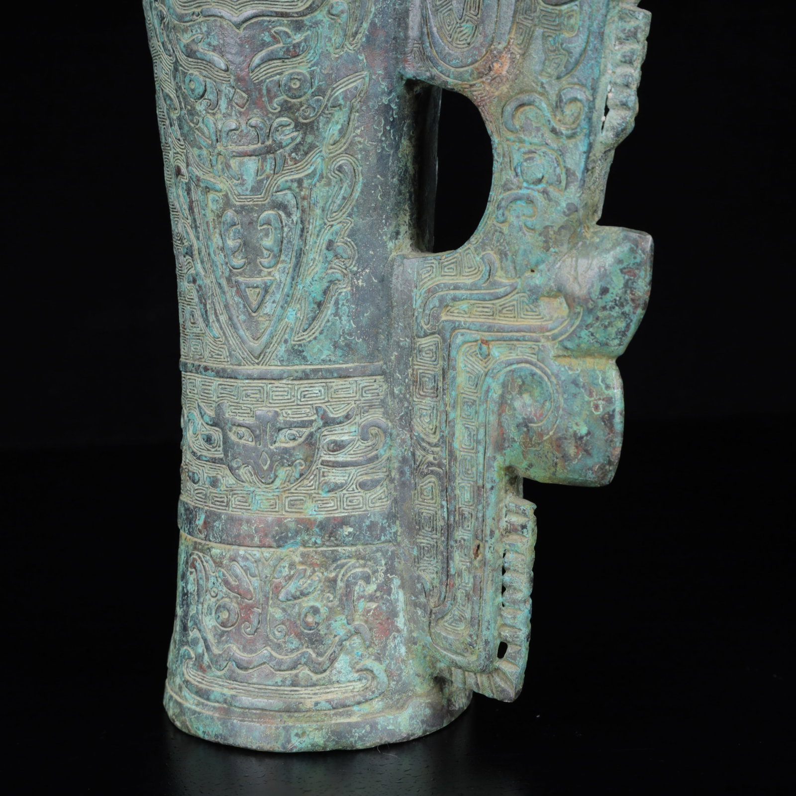 An Archaic Bronze Beast-Face Pattern Cup - 8