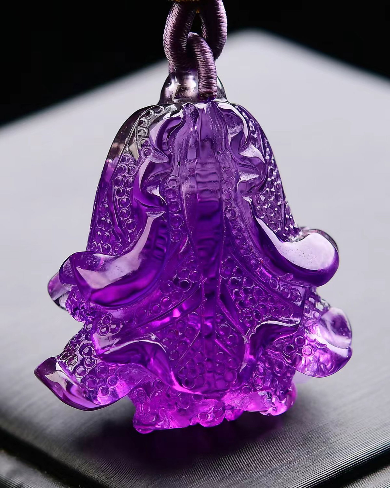 An Exquisite Crystal Cabbage Pendant (1 of 5)