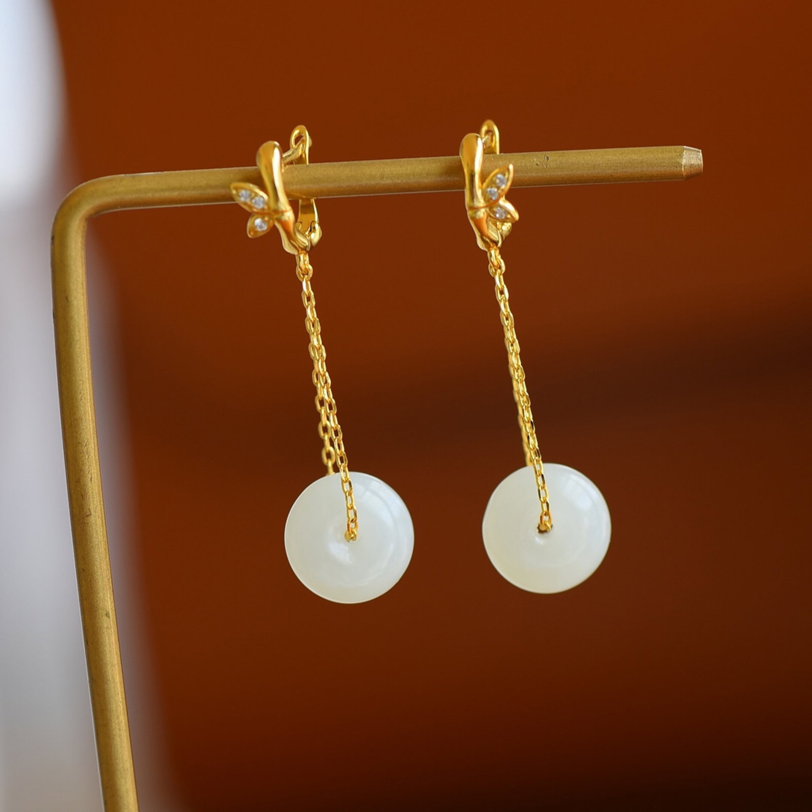A Pair of Exquisite Sterling Silver-Gold Plated Inlaid White Jade Earrings: A Pair of Exquisite Sterling Silver-Gold Plated Inlaid White Jade Earrings,Size:12mmx12mm 一对纯银镀金镶白玉耳环