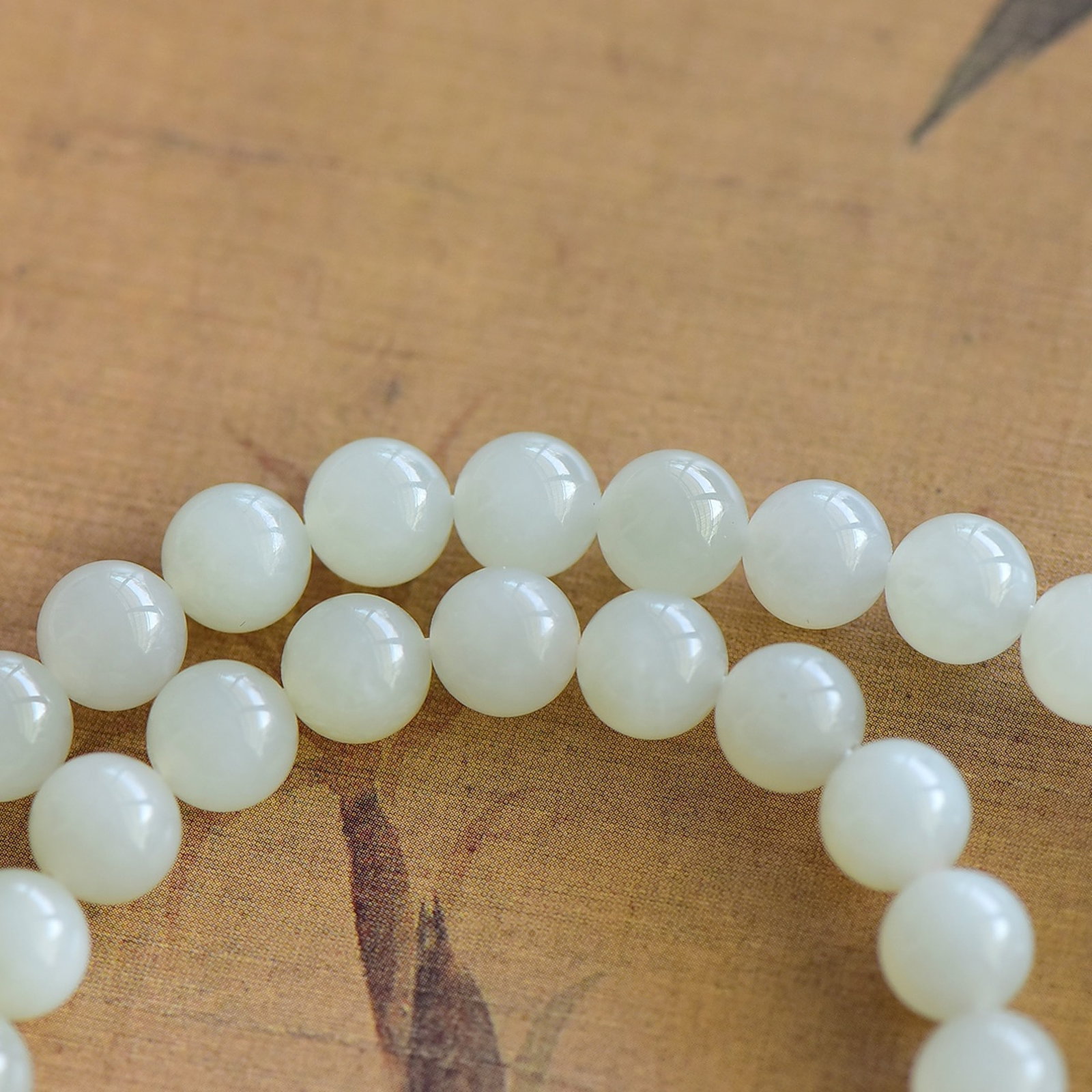 An Exquisite White Jade Necklace: An Exquisite White Jade Necklace,Size:8mm 白玉项链