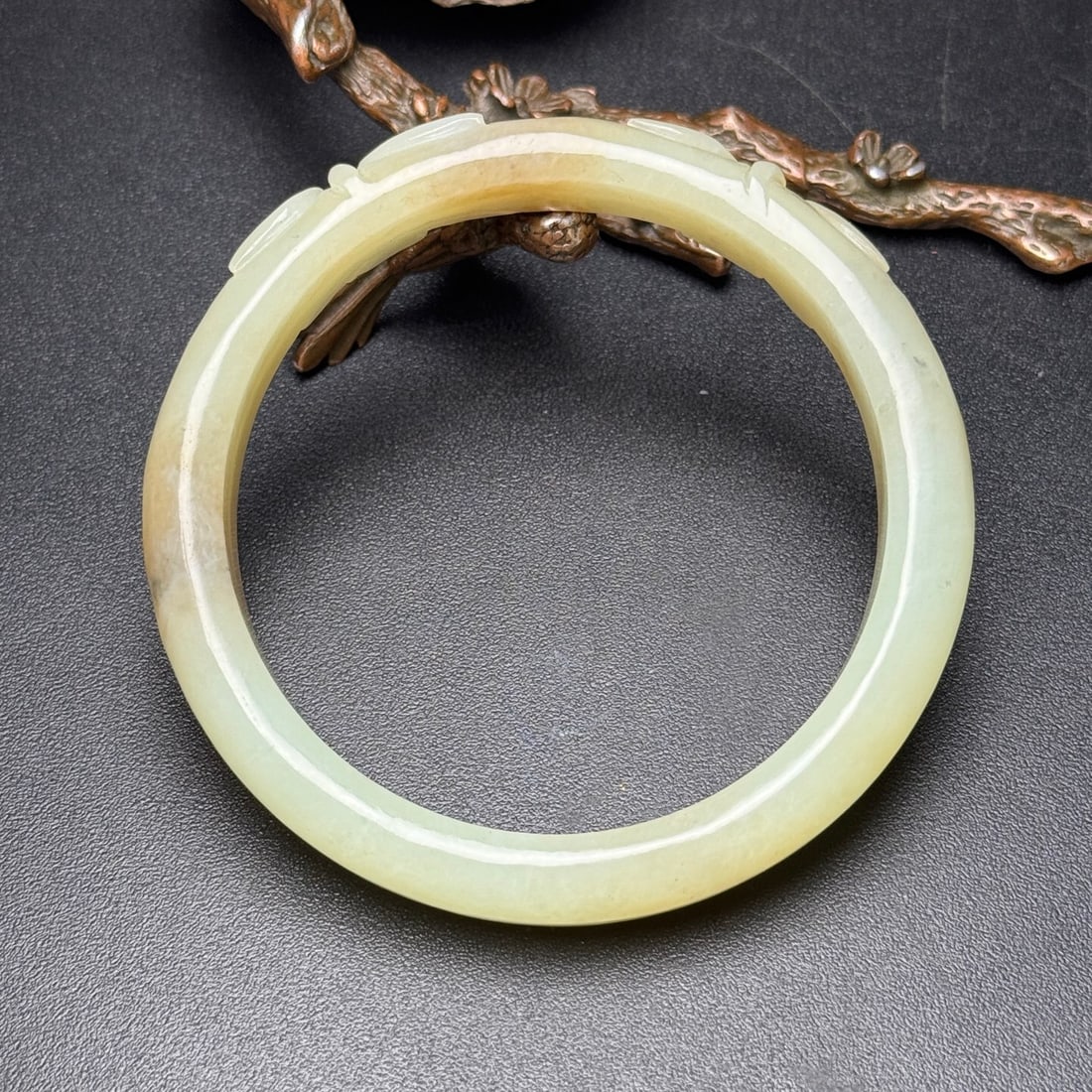 An Exquisite White Jade Lotus Pattern Bracelets - 2