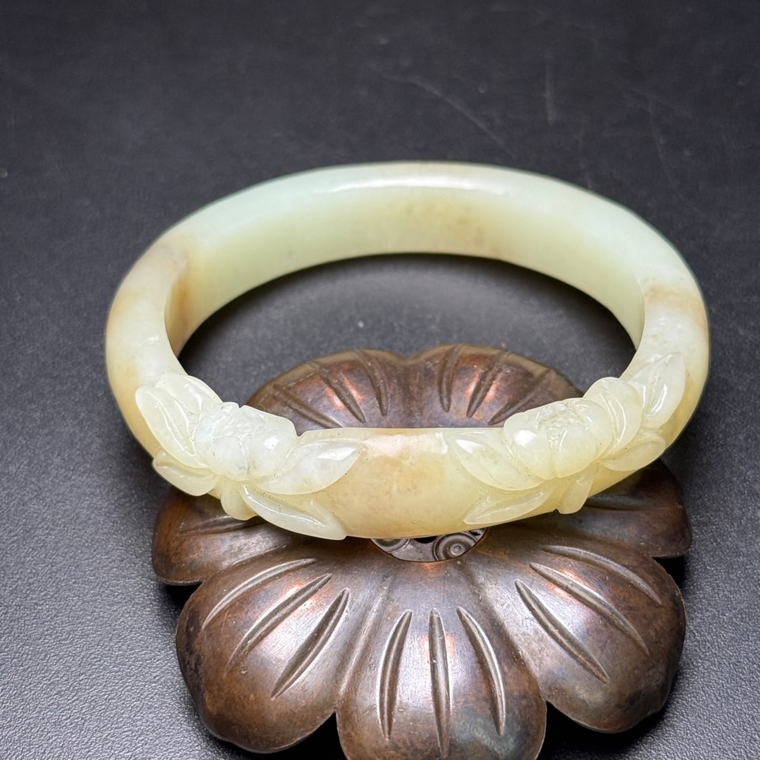 An Exquisite White Jade Lotus Pattern Bracelets - 5